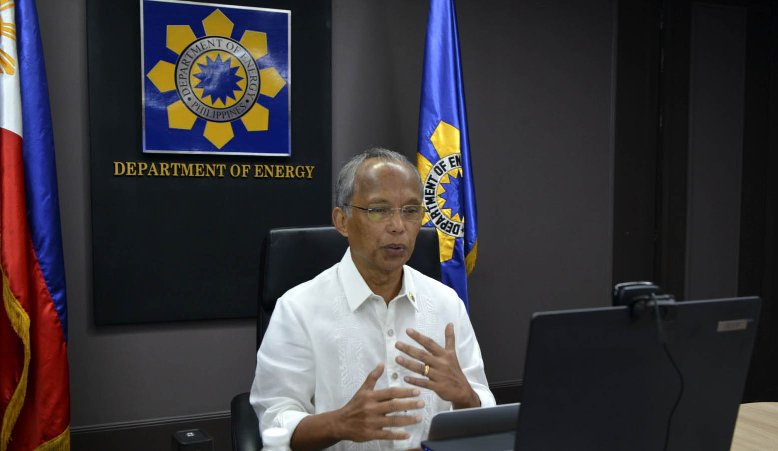 CLOSER PH-US ENERGY COOPERATION: Energy Secretary Alfonso G. Cusi invites US firms to invest in the Philippine energy sector, particularly in renewable energy, as the country continues to seek the accelerated attainment of a secure and sustainable energy future. Speaking at the Virtual Economic Briefing organized by the Philippine Embassy in Washington D.C., the Energy chief gave a brief rundown on the country's energy landscape, including potential areas for enhanced bilateral energy cooperation. "We ar