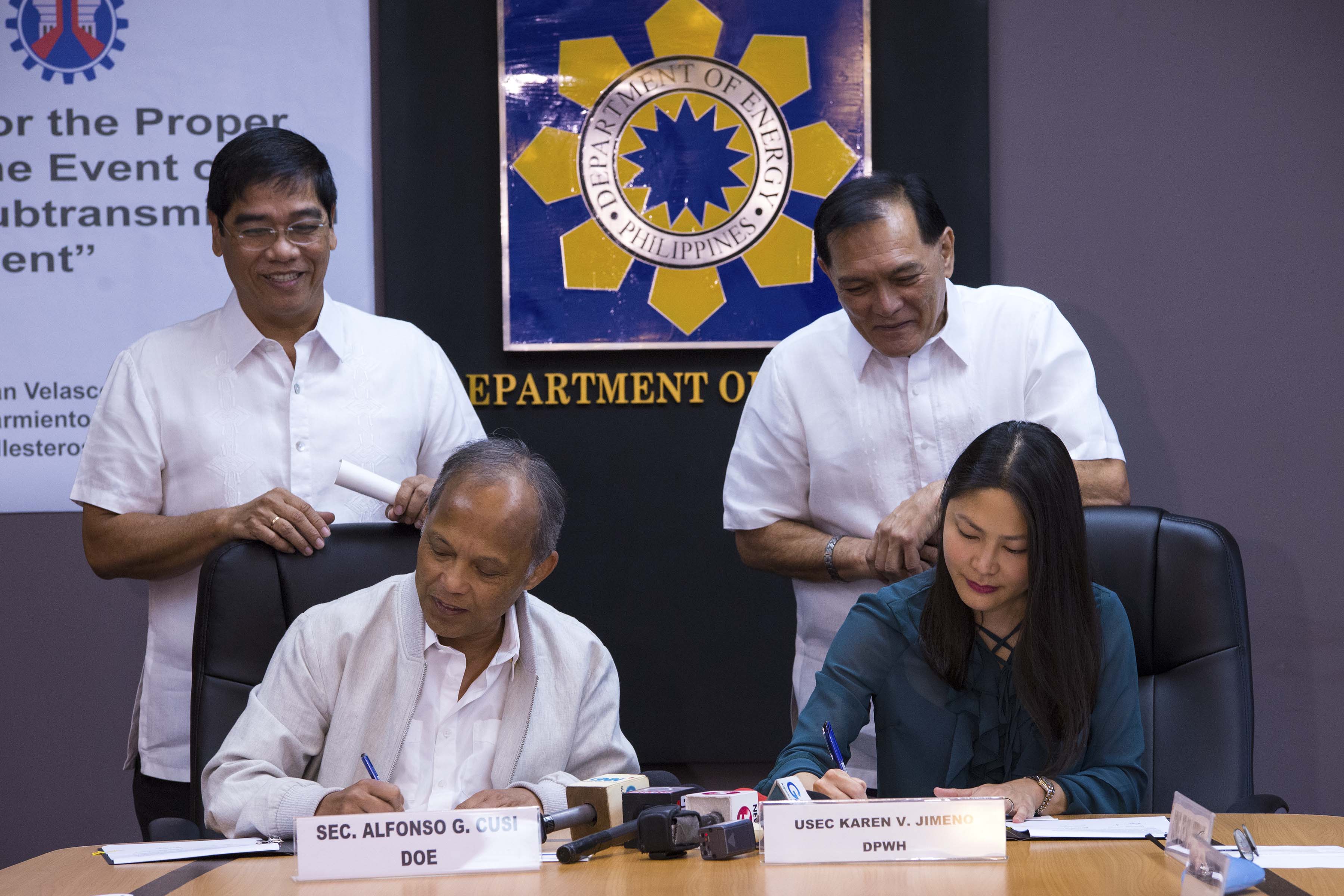 DOE Secretary Alfonso Cusi and DPWH Undersecretary Karen Jimeno, representing DPWH Secretary Mark Villar, signed this morning, 10 July 2017, in the DOE Conference Room the DOE-DPWH Joint Circular on the payments and compensation to electric cooperatives whose facilities are affected by government projects.