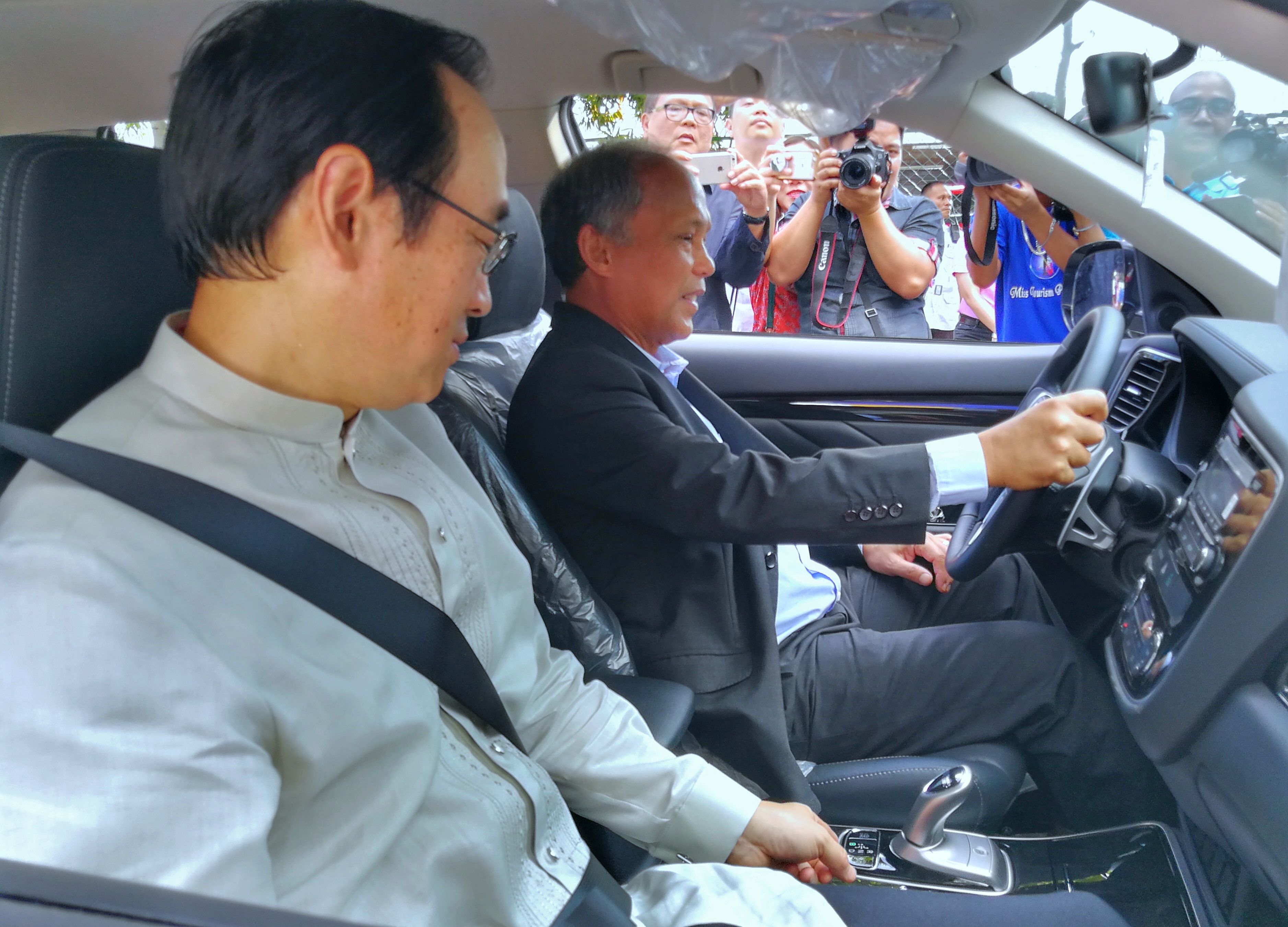 E-DISKARTE MO VEHICLES: Energy Sec. Alfonso G. Cusi, together with the Japanese Ambassador to the Philippines Koji Haneda, test-drives one of the four plug-in hybrid electric vehicles donated by the Japanese government. The opening of DOE’s National Energy Consciousness Month (NECM) this Monday (4 December) kicked off with the unveiling of the four electric vehicles, four hybrid plug-in electric vehicles and a charging station inside the DOE Compound at its Motorpool. The observance of NECM held in the mo