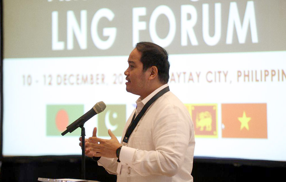  DOE-OIMB Supervising Assistant Secretary Leonido J. Pulido III welcomes the participants to the ASIA EDGE Forum on LNG Regulation  on 10-12 December 2019 at the Taal Vista Hotel in Tagaytay City. 