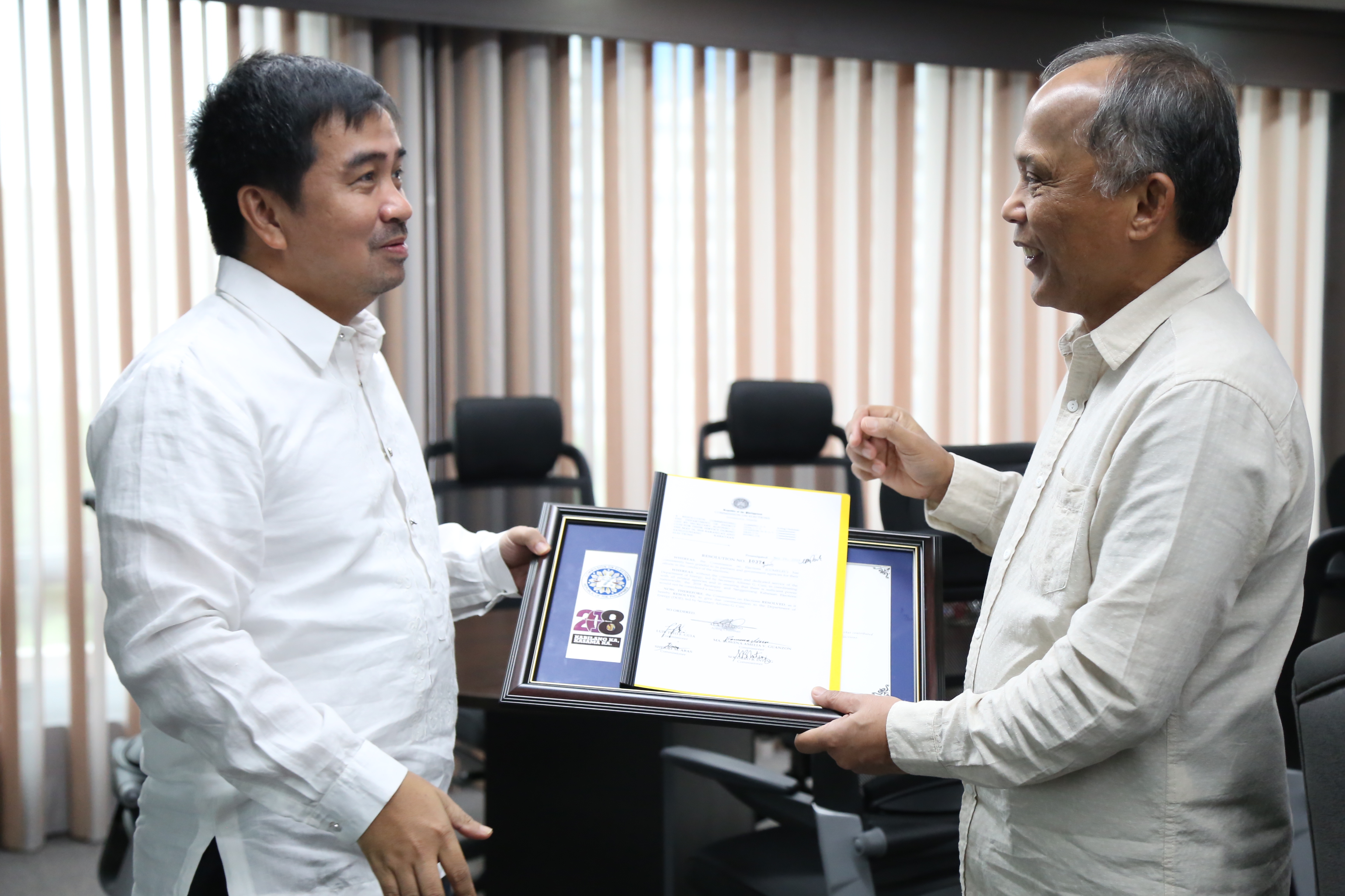 TAGUIG CITY - The Department of Energy (DOE) received a commendation from the Commission on Elections (COMELEC) today for ensuring sufficient power supply during the nationwide Sangguniang Kabataan Elections on 14 May 2018.