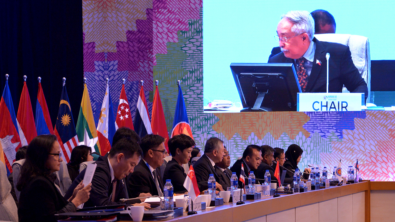 Senior Officials on Energy of the Association of Southeast Asian Nations (ASEAN) continued on Tuesday (26 September) to thresh out cooperation activities on various agenda under the ASEAN Plan of Action for Energy Cooperation (APAEC) 2016-2025.