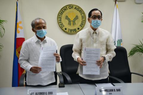 REvving UP THE FOOD AND ENERGY SYNERGY: Energy Secretary Alfonso G. Cusi (left) signs a Memorandum of Agreement with Agriculture Secretary William P. Dar (right) to develop and implement a Renewable Energy Program for the Agriculture and Fishery Sector (REP-AFS).   The REP-AFS seeks to optimize the utilization of renewable energy resources and technology in the country's agri-fishery sector to help boost food and energy security, especially in this time of pandemic. 