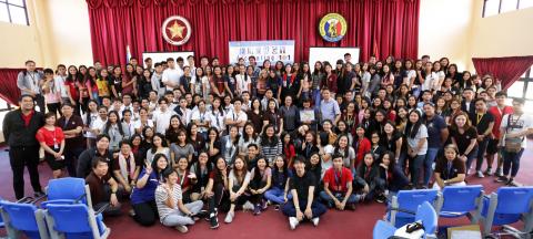 ALL SMILES: DOE-EPPB Assistant Director Melita V. Obillo with the students of Polytechnic University of the Philippines, San Juan Branch, during the Energy Accounting IEC. The IEC aims to share the importance of energy in economic growth to PUP students. 