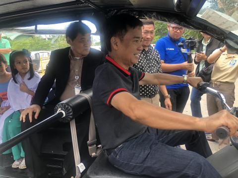 E-TRIKE READY: Muntinlupa Mayor Jaime Fresnedi and DOE-Energy Utilization Management Bureau Assistant Director Jesus Anunciacion test drive one of the donated electric tricycles (e-trike) during the turnover ceremony at the Muntinlupa Sports Complex.  The e-trike donation is part of the DOE's effort to promote energy efficiency and clean technologies in the transport sector.  ###