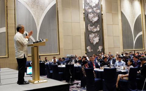 INVEST, INVEST, INVEST: DOE Sec. Alfonso G. Cusi addresses the stakeholders on the government’s aggressive call to capitalize and develop business opportunities in the country during the Energy Investment Forum 2018 at the Shangri-La at the Fort on Tuesday (4 December) for the National Energy Consciousness Month.
