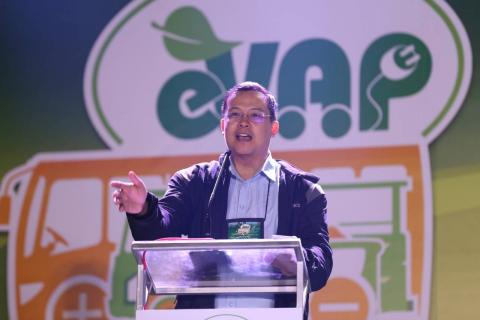 Department of Energy (DOE) Undersecretary Felix William B. Fuentebella delivers the message of Secretary Alfonso G. Cusi at the 6th Philippine Electric Vehicles (EV) Summit held on 10 July in Pasay City. 