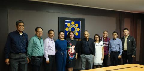 Safety managers are taking their Oath of Office before Energy Secretary G. Cusi as the new members of the Board of Directors of SHAPES, Inc. on 10 March 2017 