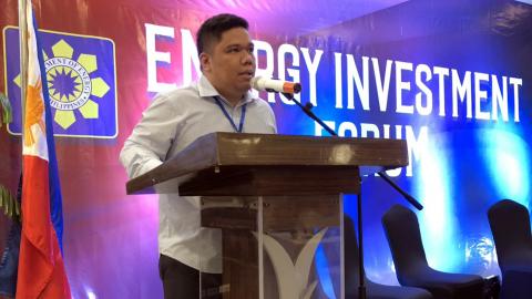Department of Energy Assistant Secretary Redentor Delola presents the Philippine energy situation and the various energy investment opportunities in the Visayas region during the 2018 Visayas Energy Investment Forum held at Cebu Parklane Hotel on Thursday, 13 September 2018.