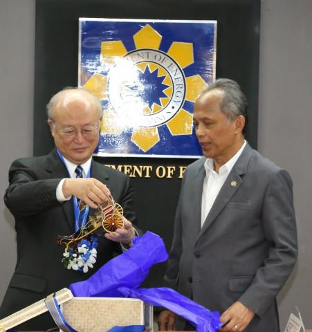 International Atomic Energy Agency (IAEA) Director General Yukiya Amano and Department of Energy (DOE) Secretary Alfonso G. Cusi meet to discuss the safe, secure and peaceful utilization of nuclear energy on Thursday (8 February) at the DOE Conference Room.
