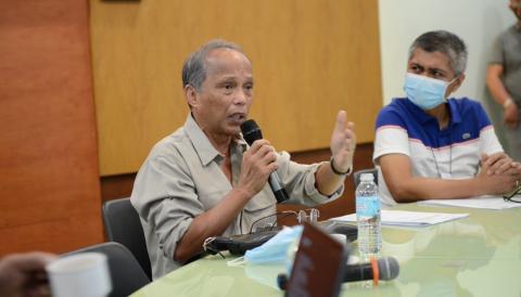 Department of Energy (DOE) Secretary Alfonso G. Cusi, in his concurrent capacity as Cabinet Officer for Regional Development and Security (CORDS) for Region IV-B (MIMAROPA) visited Oriental Mindoro yesterday (27 October) to assess the damage brought by Typhoon Quinta after local officials placed the province under a State of Calamity the same day.
